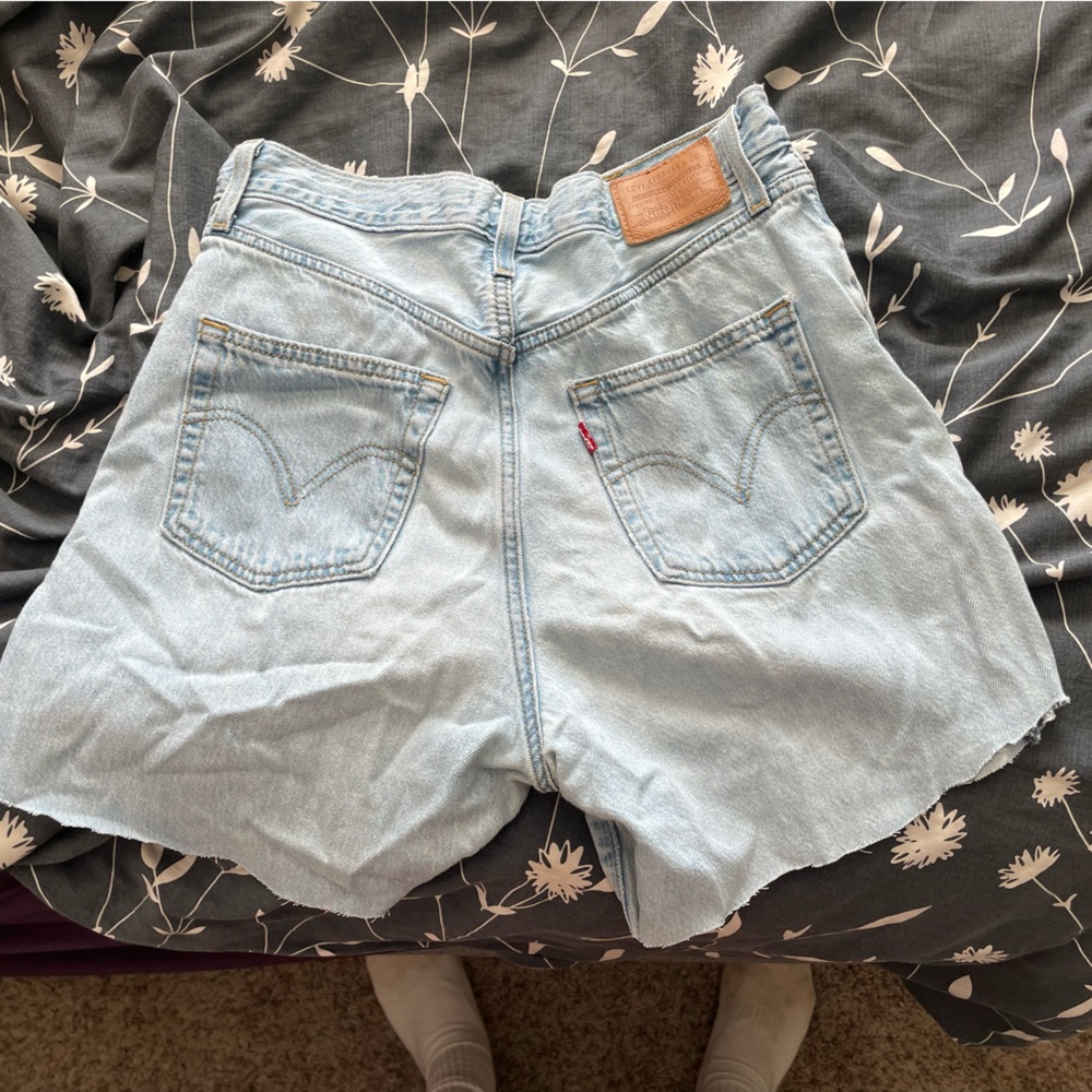 levi’s jean shorts, size 29